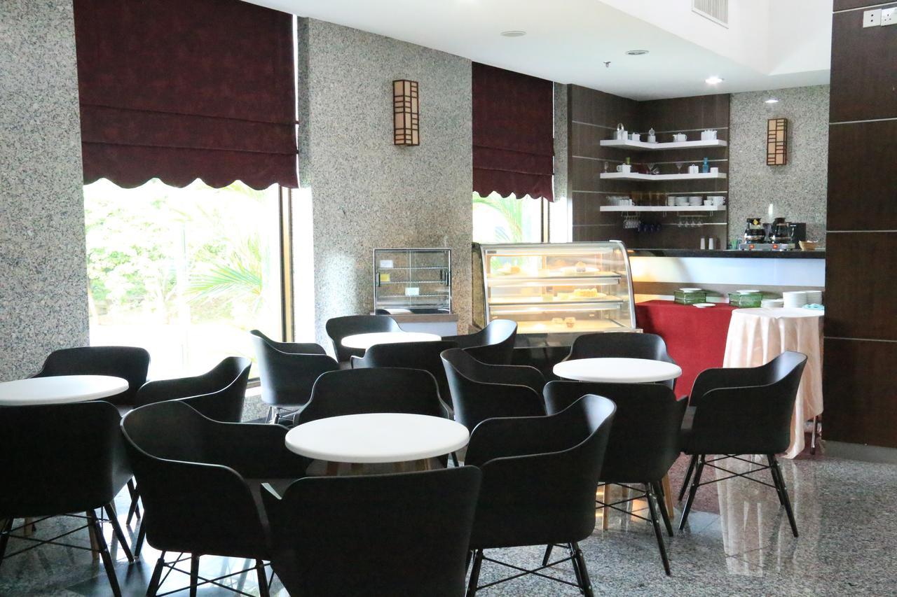 Edc Uum Sintok Hotell Sintuk Exteriör bild